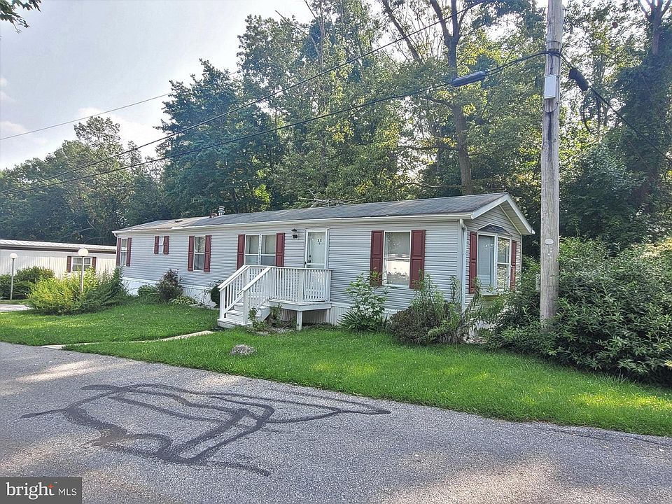 1st image of 35 Melissa Ln