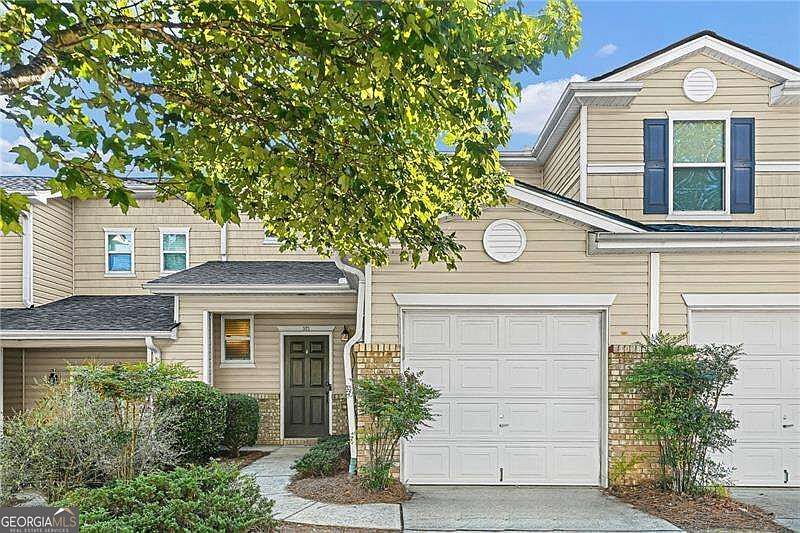 1st image of 302 Oak Leaf Pl