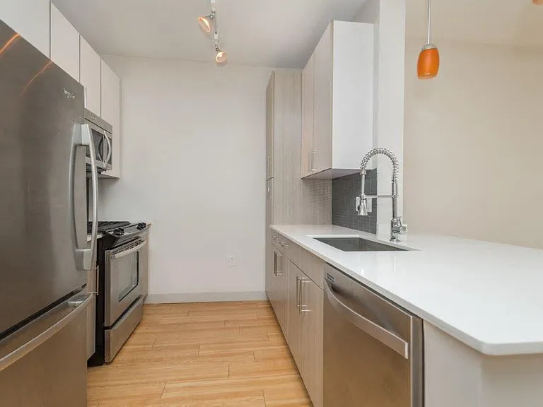 West Square Apartments — Photo 265