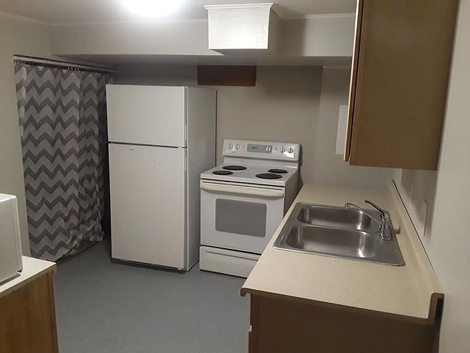1st image of 370 W 18th St