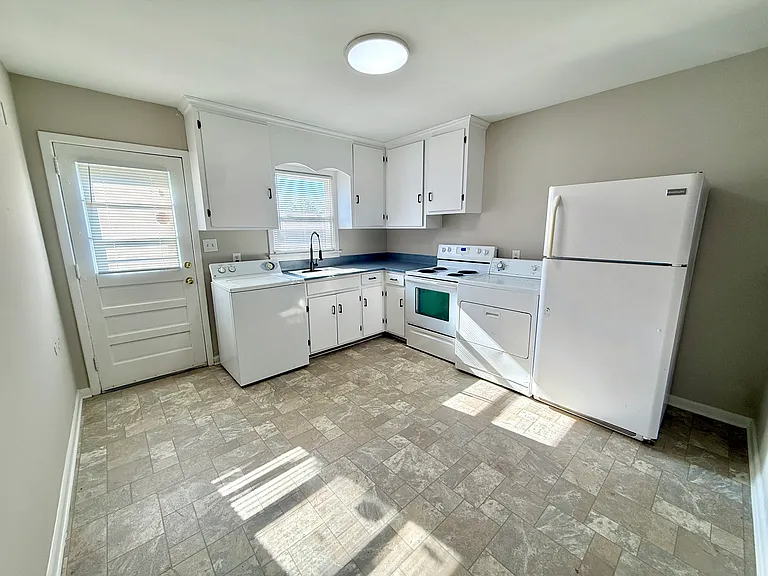 927 Dillard St #927 — Photo 2