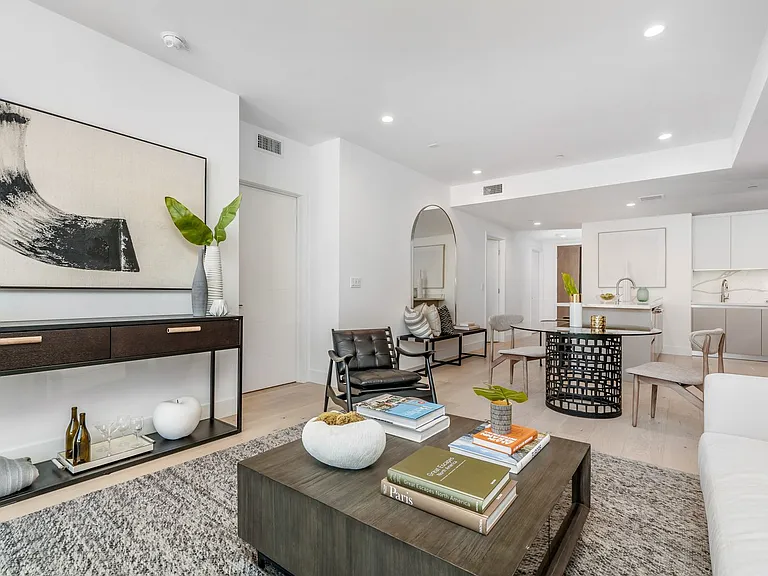 Reeves Place LA — Photo 42