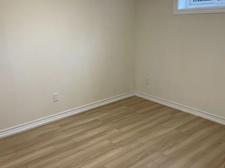 166 Collings Ave — Photo 7