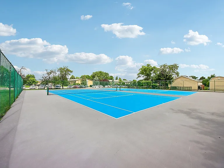 72-web-or-mls-Kennedy Dr-1906-912