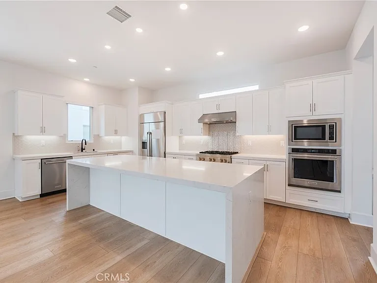 16285 Veterans Way — Photo 5