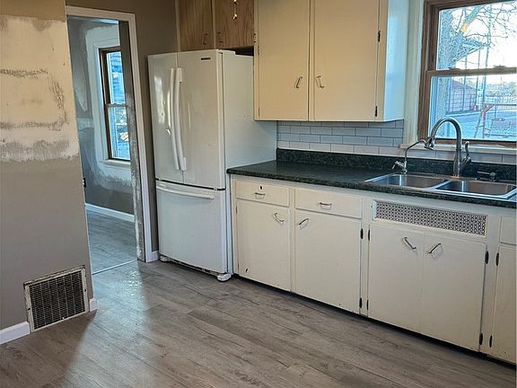 5th image of 539 Wells Ave