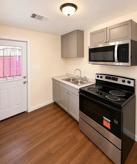 717 Lilly Ave — Photo 5