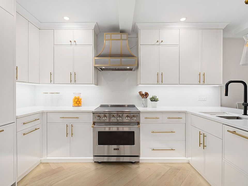 1st image of 27 W 72nd St #312