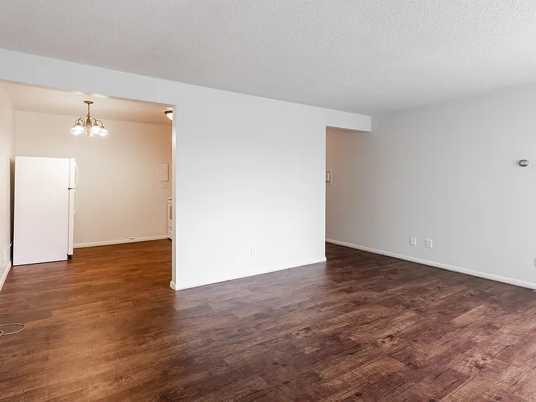 242 West Franklin Ave — Photo 37