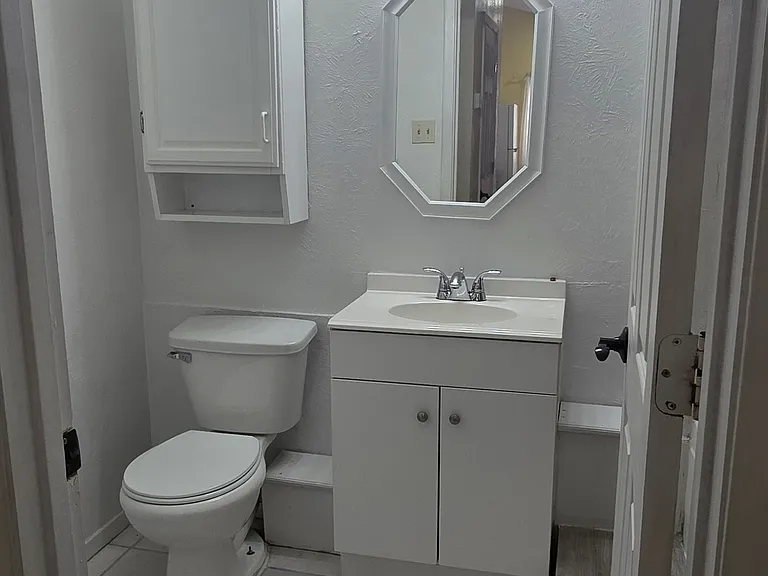 822 Colchester Dr — Photo 7