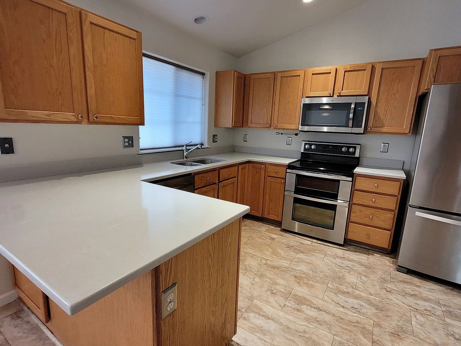 3 bed, 2.0 bath, 1480 sqft, $2,500 — Photo 2