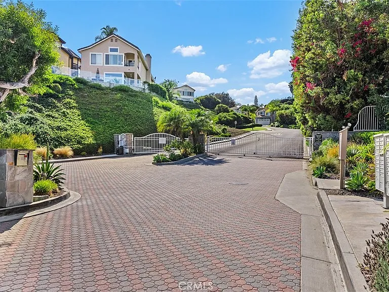 33722 Bridgehampton Dr — Photo 32