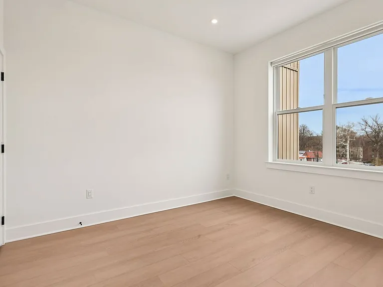 20 West — Photo 135