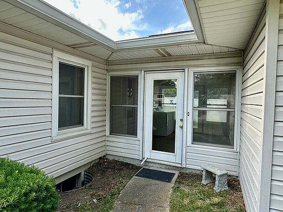4th image of 1206 Lane Ave