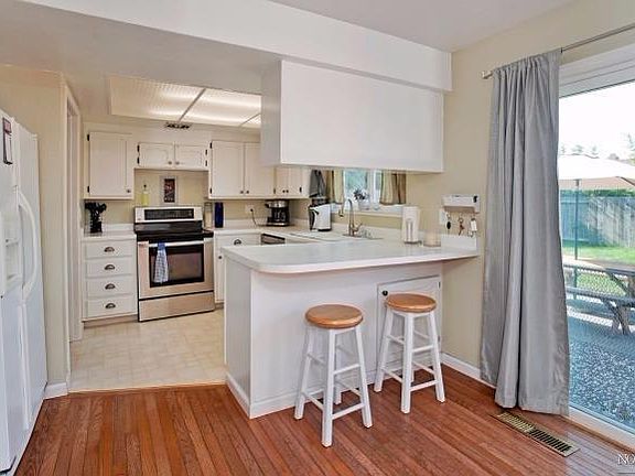 3rd image of 22 Eastside Cir