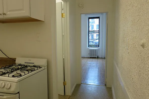 Rented by Manhattan Best Realty, Inc. | media 21