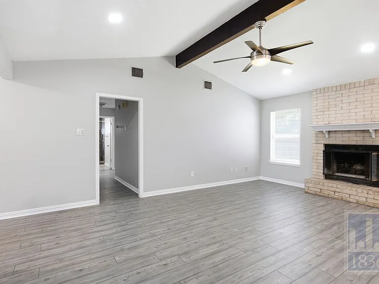 401 Oakridge Pass — Photo 8