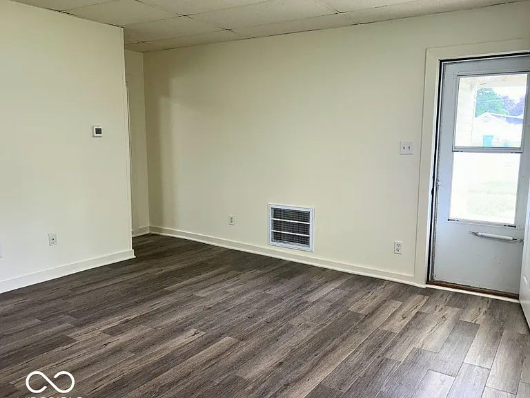 814 Powell St — Photo 15