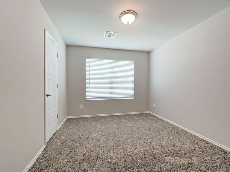 10516 NW 24th St — Photo 37
