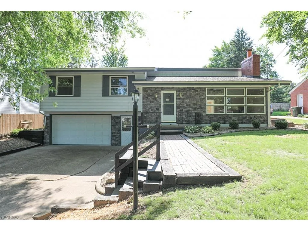 247 Evergreen Dr photo 1
