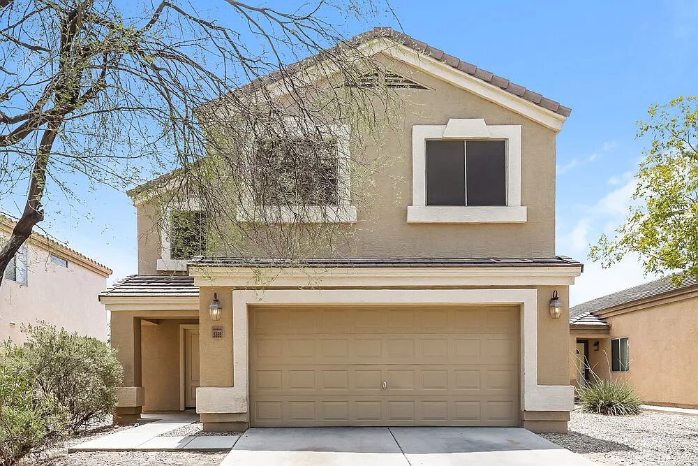 4 bed, 2.5 bath, 2011 sqft, $1,900 — Photo 1