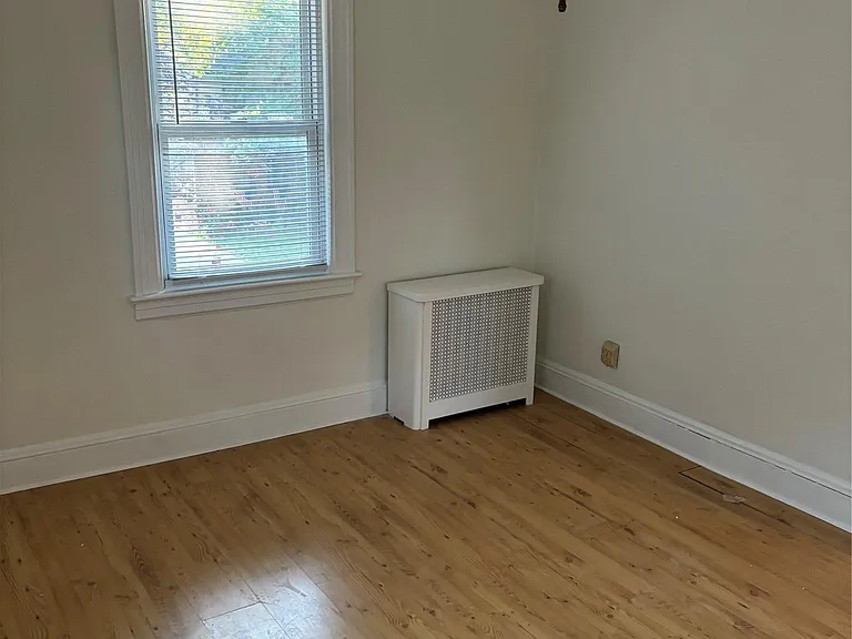 181 Violet Ave #2 — Photo 9