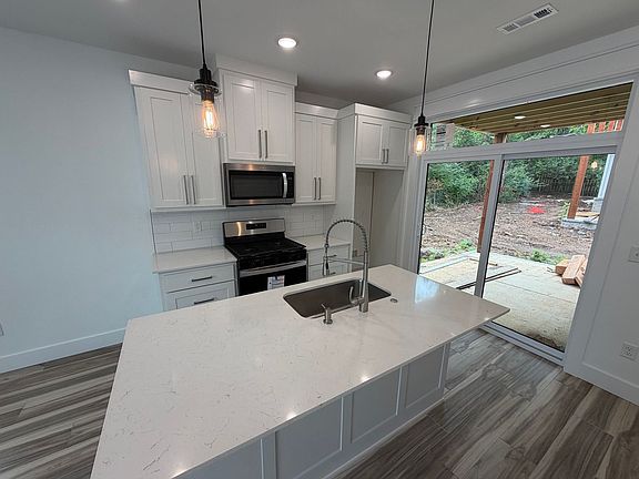 5th image of 916 N Sang Ave #B