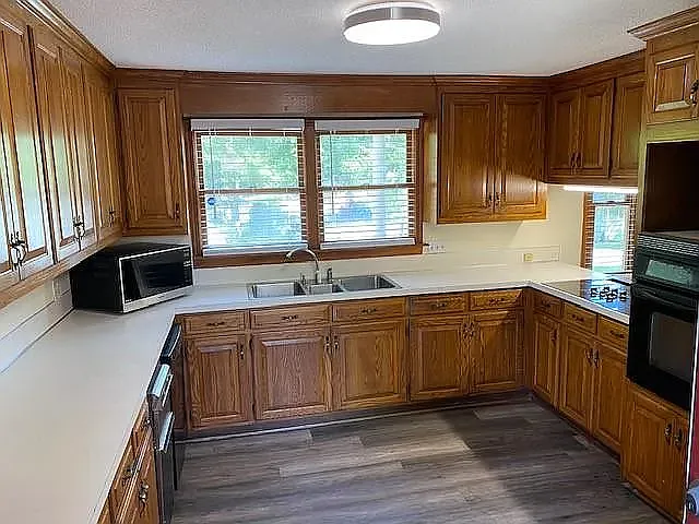 3 bed, 2074 sqft, $1,900 — Photo 4
