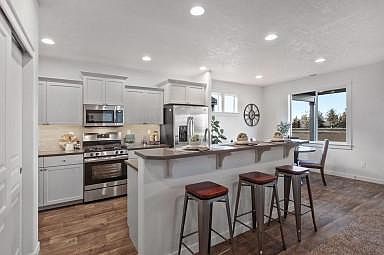 kitchen, only with white appliances