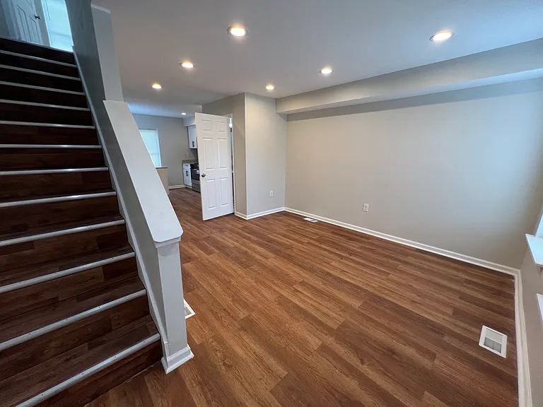 5301 Maple Ave — Photo 2