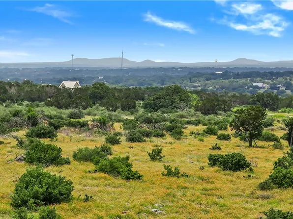 650 One River Point Dr, Johnson City, TX 78636