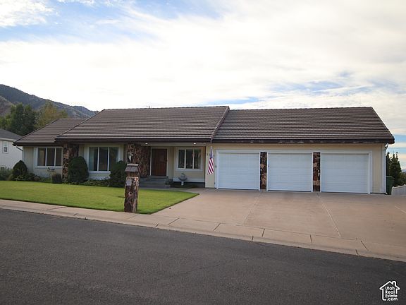 3rd image of 1140 Windsor Dr