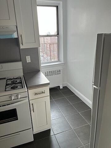 1st image of 14316 Barclay Ave APT 6D