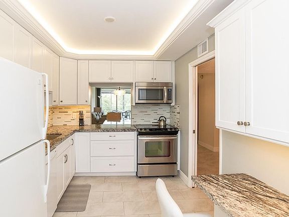 5th image of 545 Oaks Lane #407