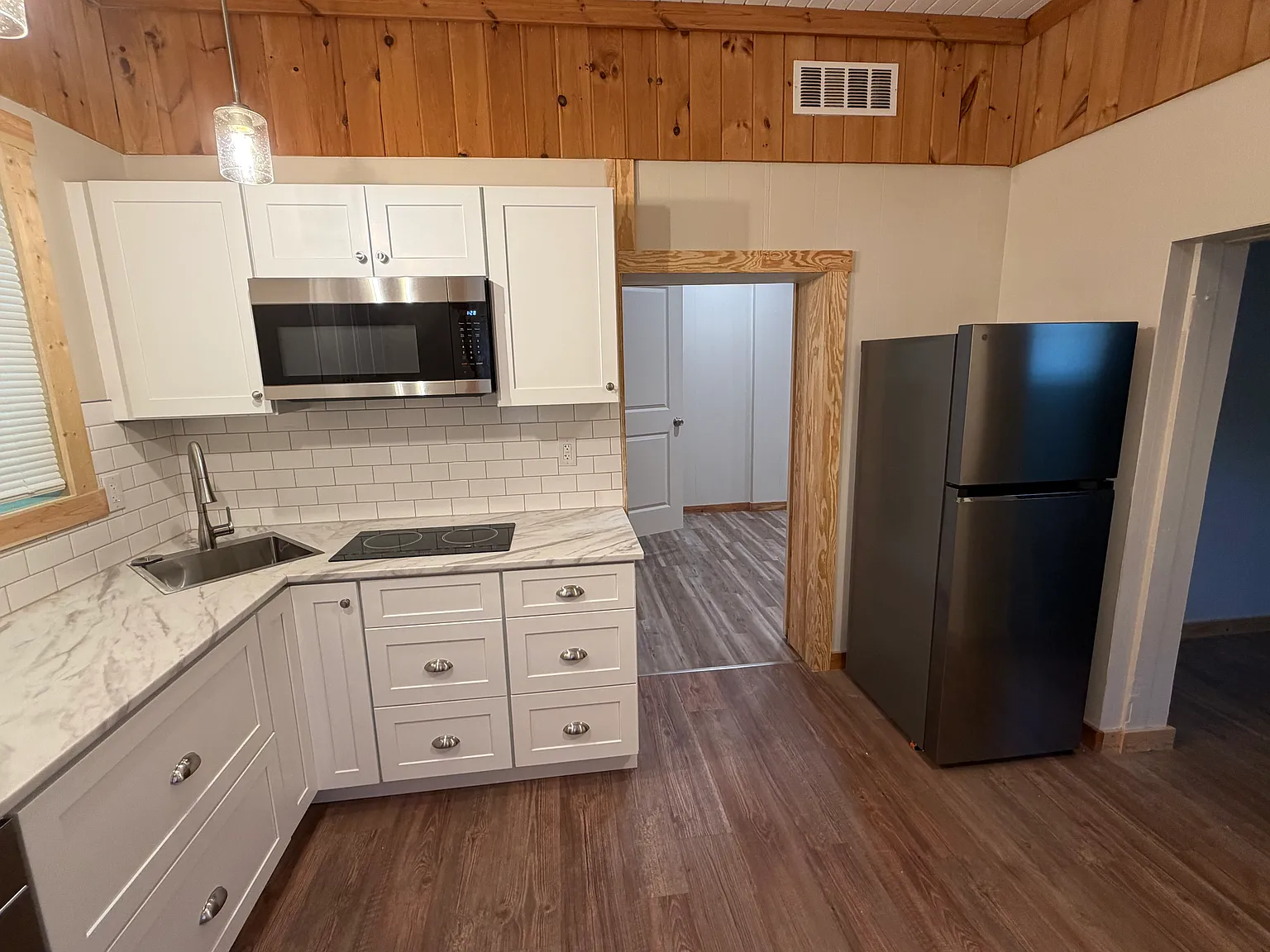 1 bed, 400 sqft, $1,300 — Photo 4