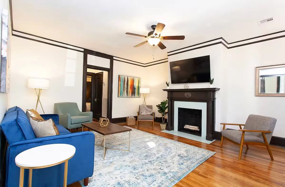Midtown Duplex — Photo 2