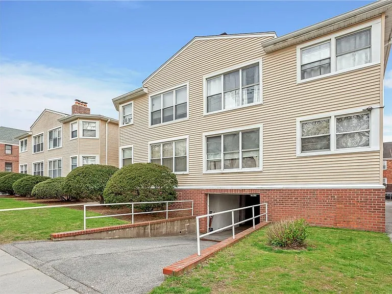 15 Quinby Ave #1E — Photo 17