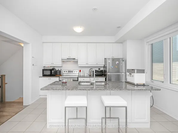 82 Hibiscus Ln, Hamilton, ON L8K 0A4