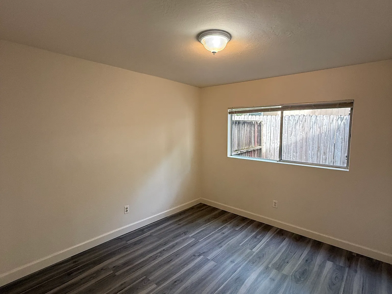 940 Hough Ave — Photo 4