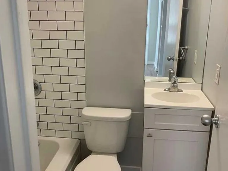 205 Gerrard St E #3 — Photo 8