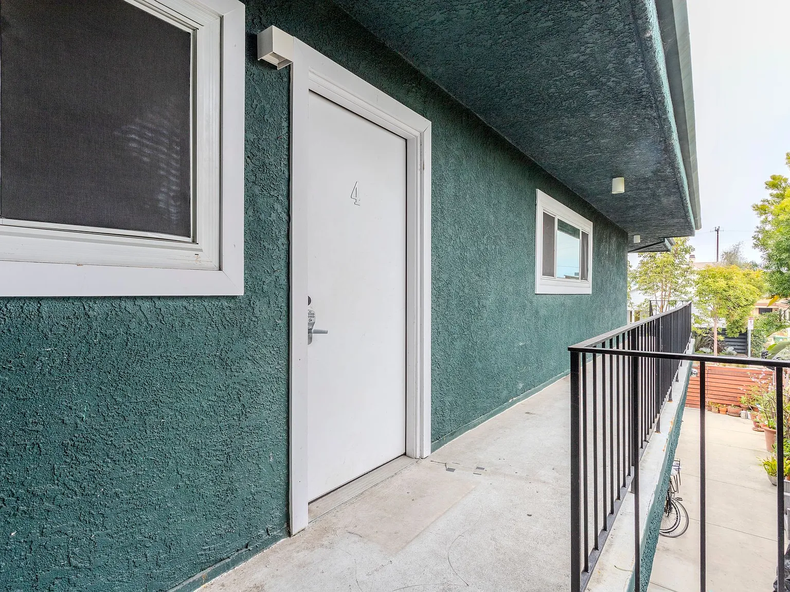 3 bed, 1300 sqft, $4,900 — Photo 2