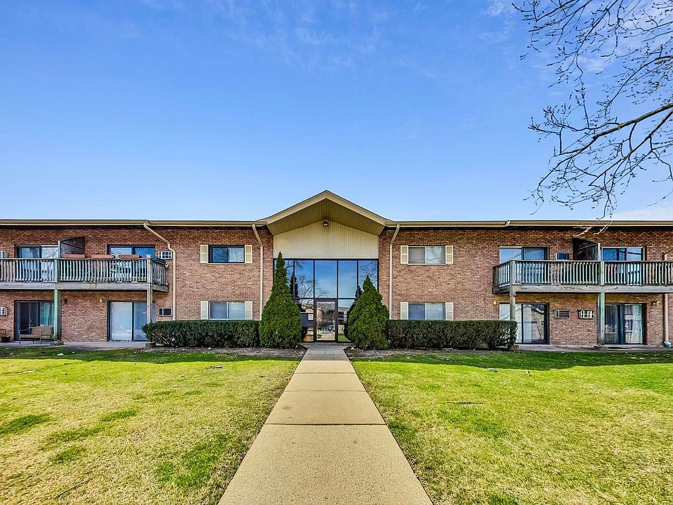 1st image of 7422 Brookdale Dr APT 114