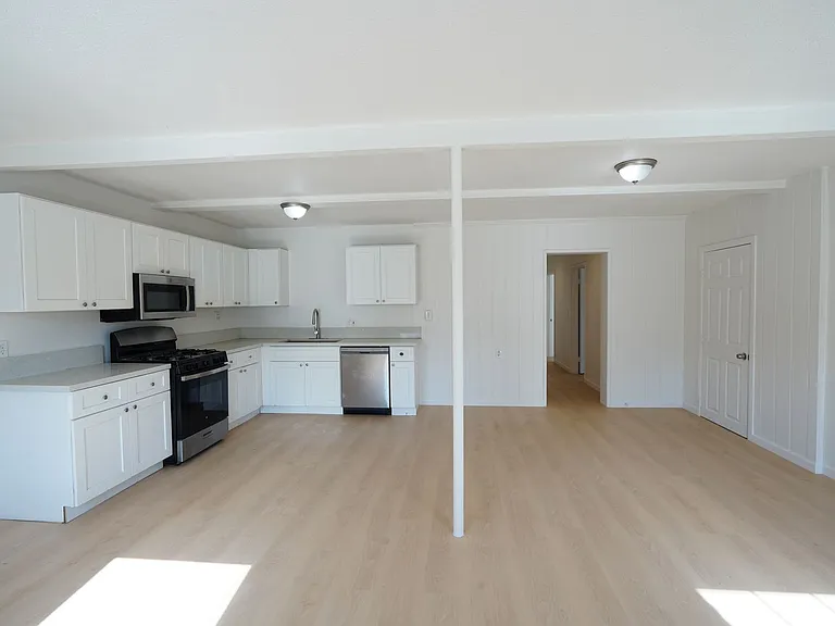 1443 N Riverside Ave — Photo 6