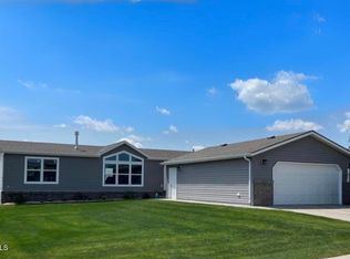 3731 Greensboro Dr, Bismarck, ND 58503