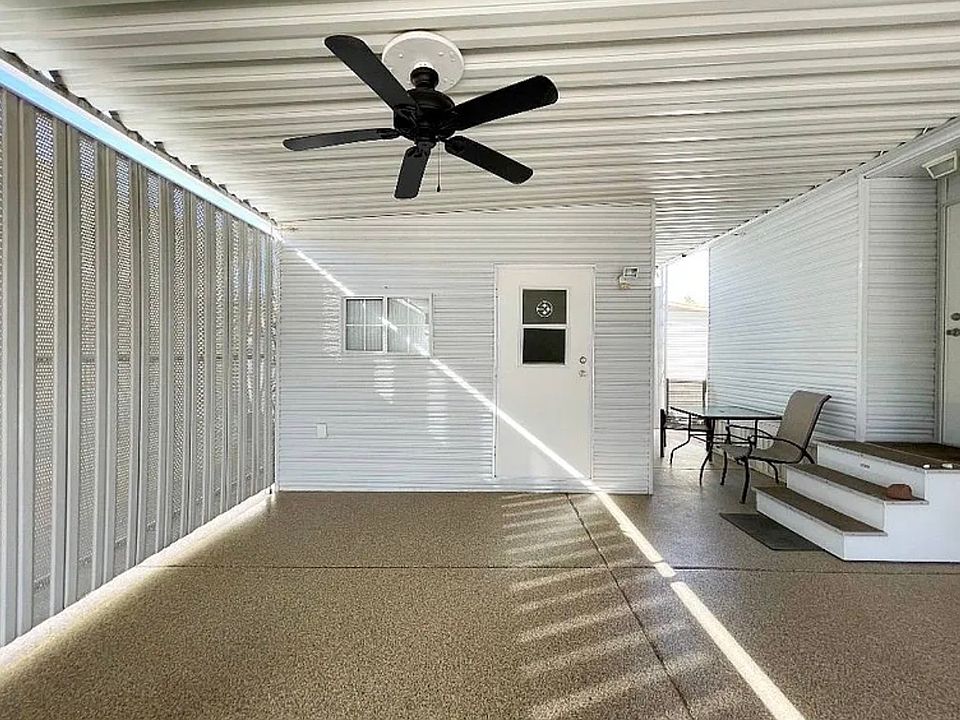 Shed with a washer/dryer inside. There is always a small cot-bed where you can have a guest. There is a small electric fireplace. A 30" TV to enjoy some entertainment.