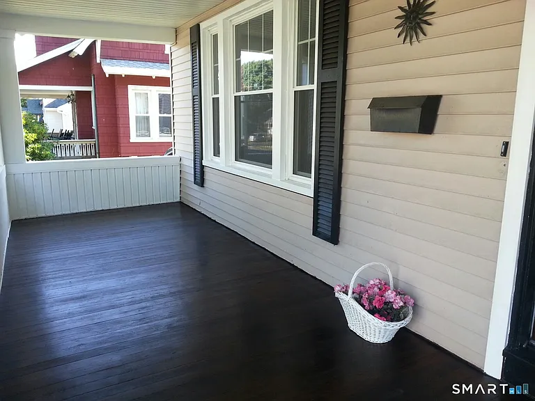 356 Townsend Ave — Photo 2