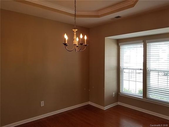 2nd image of 129 Beverly Chase Ln