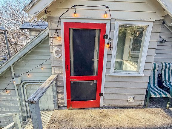 3rd image of 230 SE Spring St