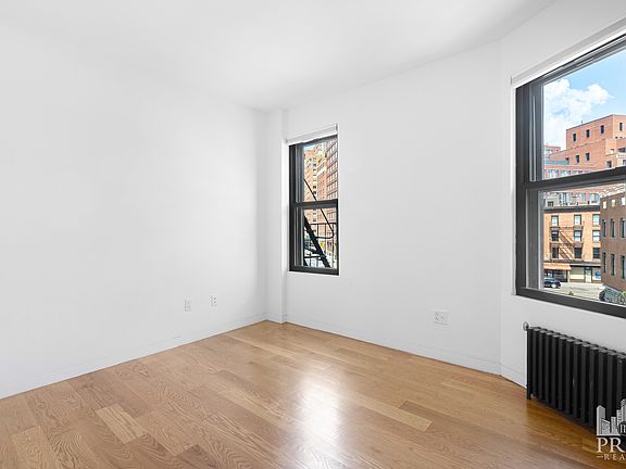 4th image of 227 Waverly Pl APT 3D