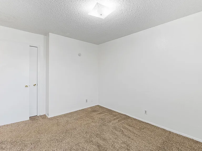 302 Algerita Dr #D — Photo 20